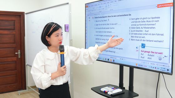Giảng viên EI Academy trong giờ dạy tiếng Đức