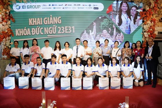 Lễ khai giảng một khóa tiếng Đức của EI Group