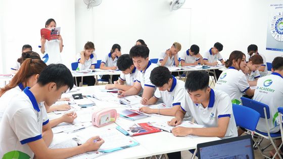Học viên trong giờ học tại EI Academy